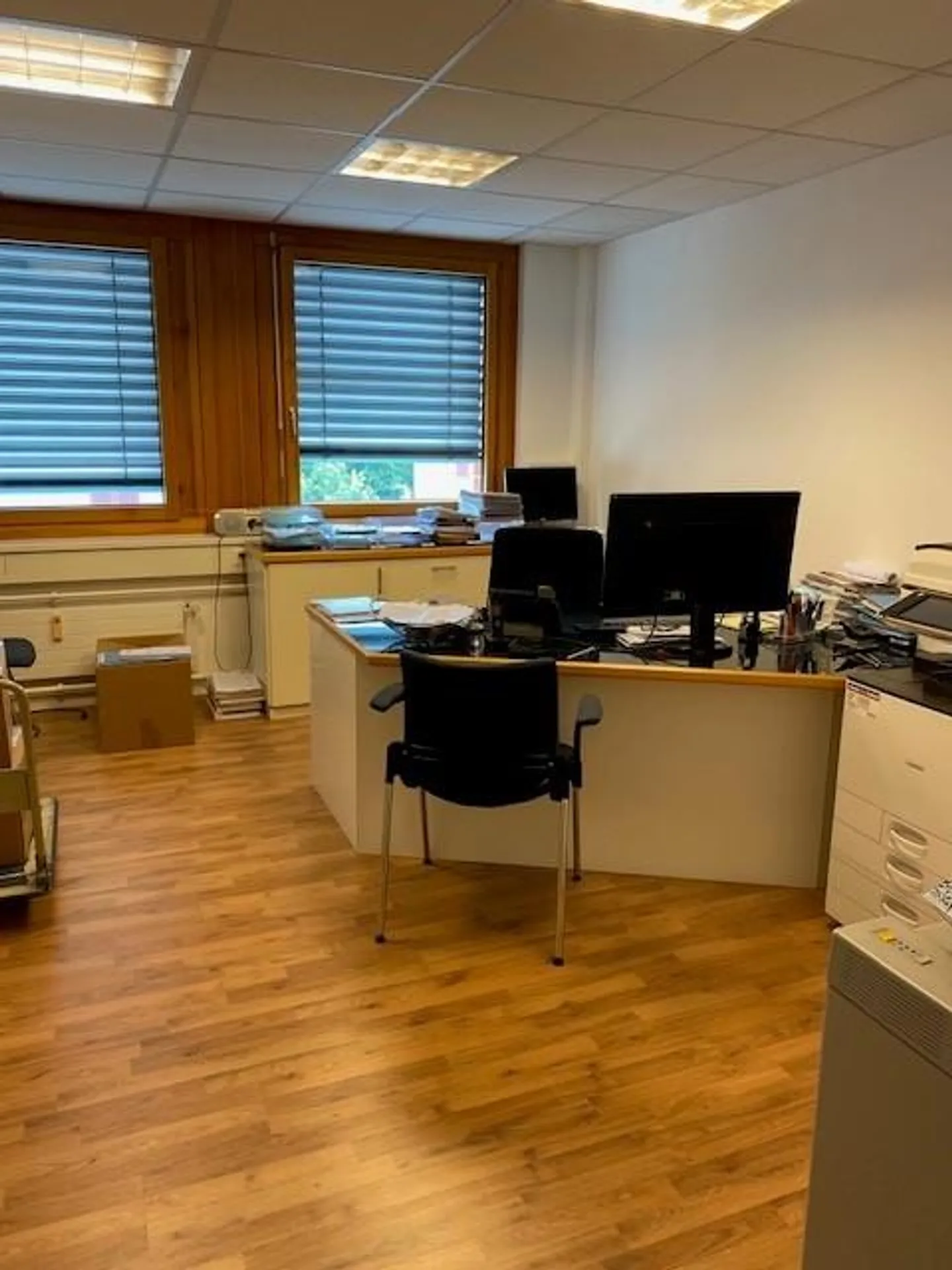 Locaux de bureau/pratique attrayants au centre - Photo 5 sur 13