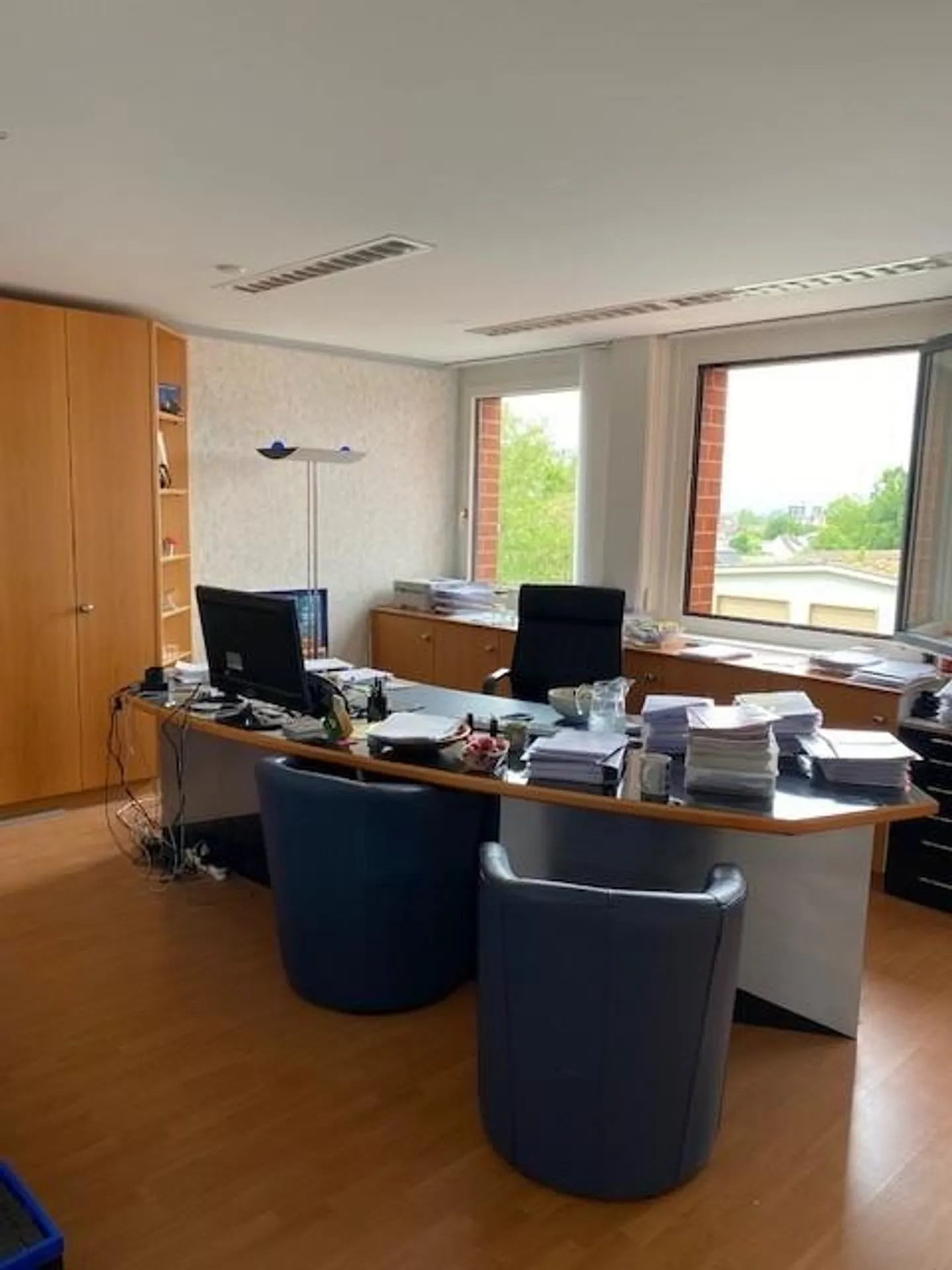 Locaux de bureau/pratique attrayants au centre - Photo 3 sur 13