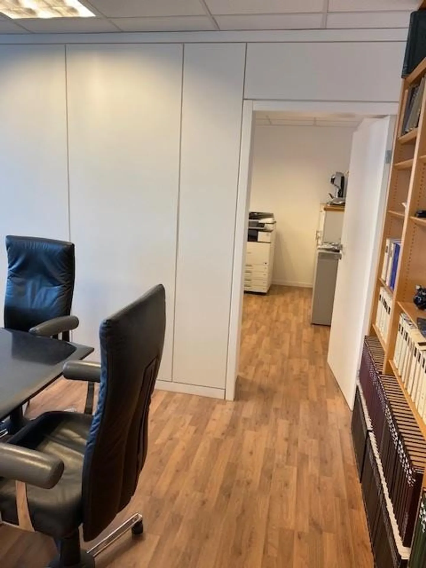 Locaux de bureau/pratique attrayants au centre - Photo 8 sur 13