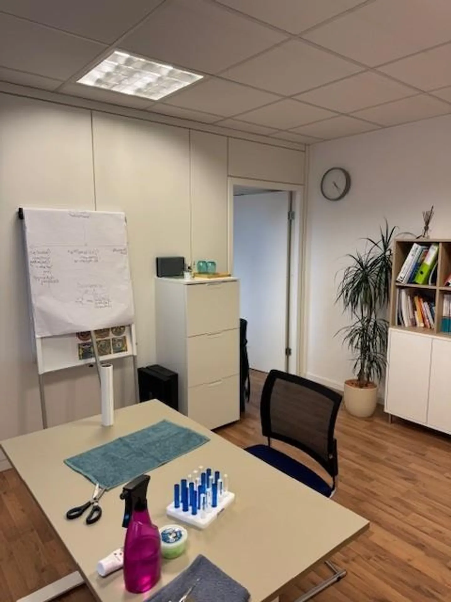 Locaux de bureau/pratique attrayants au centre - Photo 9 sur 13