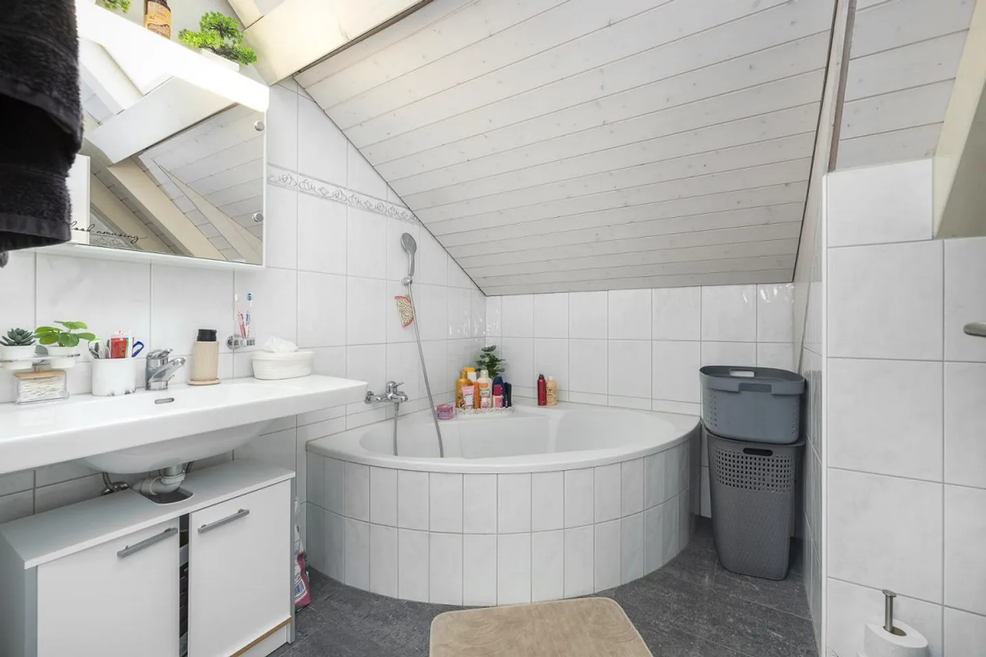 Attractive Investment in a Central Location - Photo 4 of 12