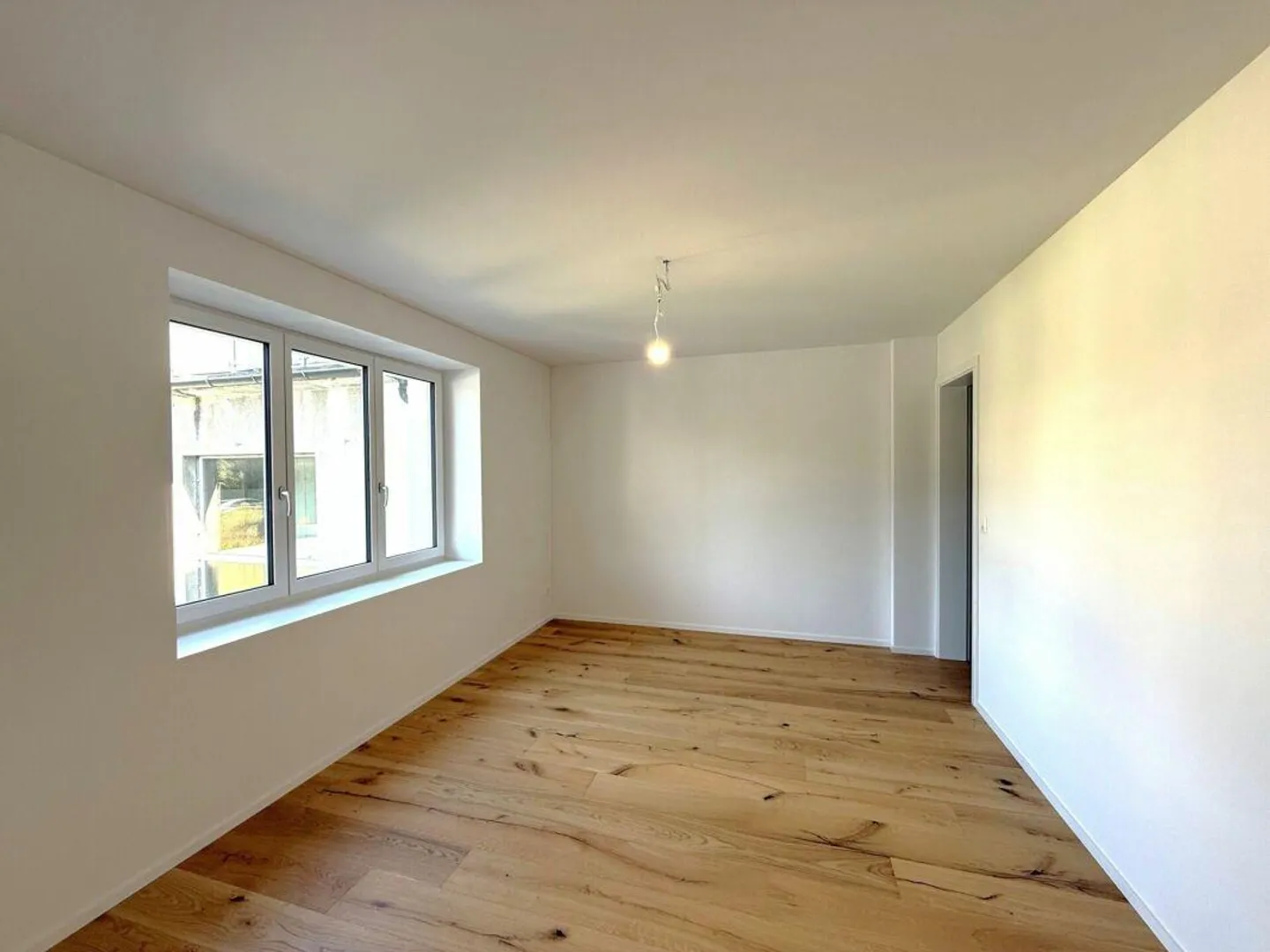 Completely renovated 4.5-room ground floor apartment in the heart of Romanshorn - Photo 7 of 9