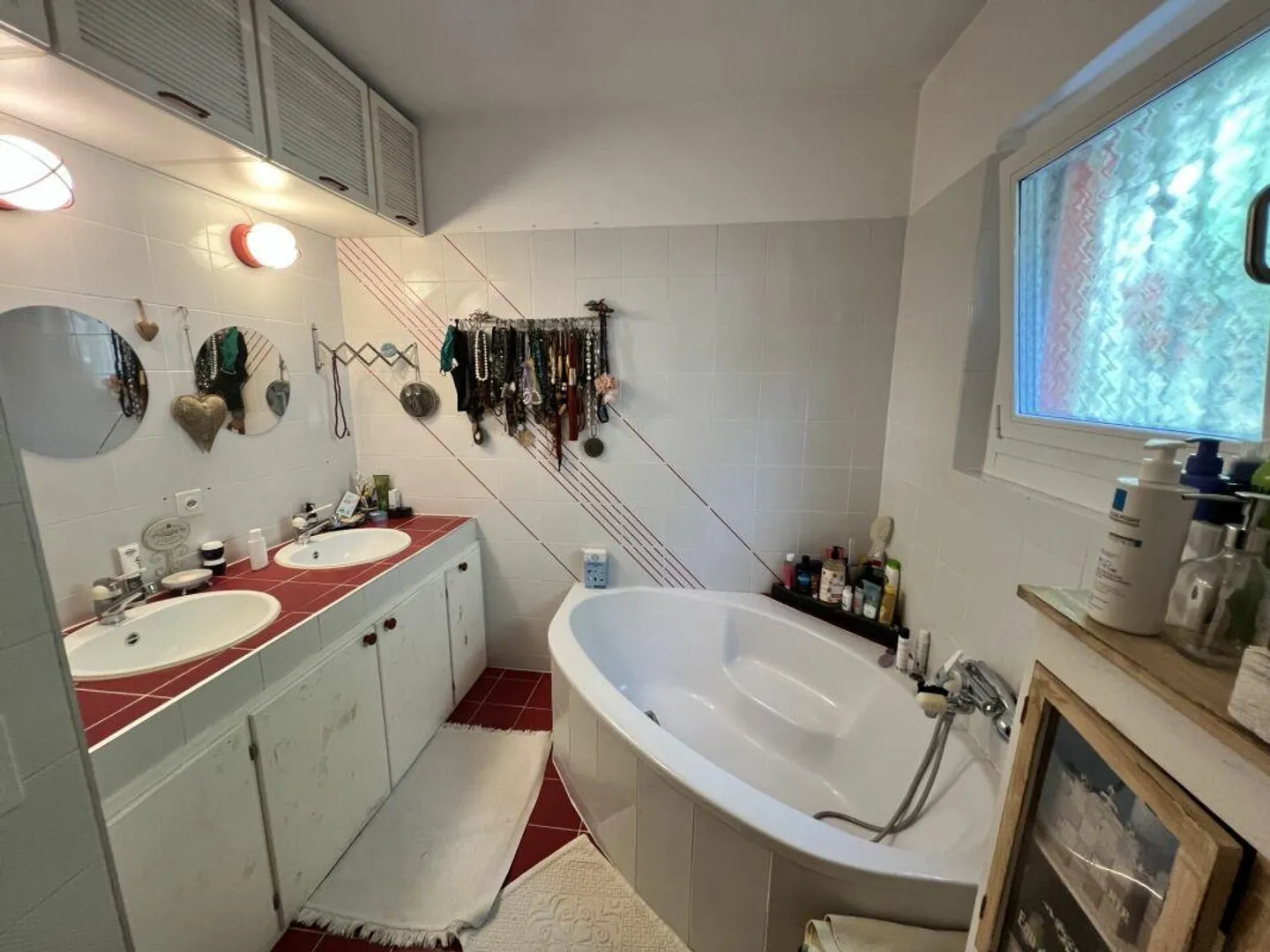 Semi-detached house with large green space - Photo 10 of 21