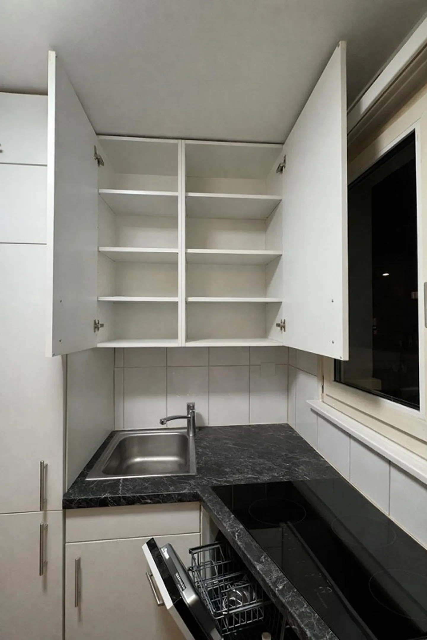 One-room apartment in Zurich with modern kitchen and bathroom on the 1st floor - Photo 9 of 16