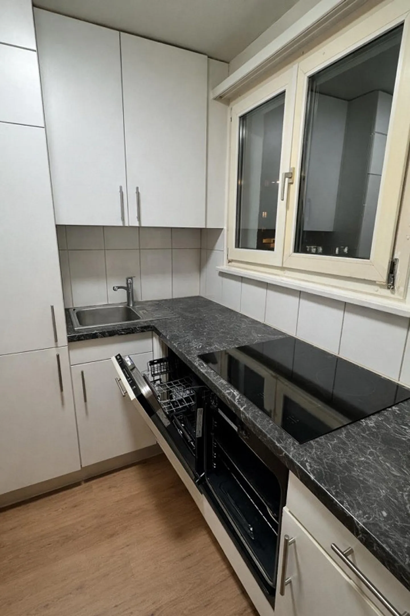 One-room apartment in Zurich with modern kitchen and bathroom on the 1st floor - Photo 10 of 16