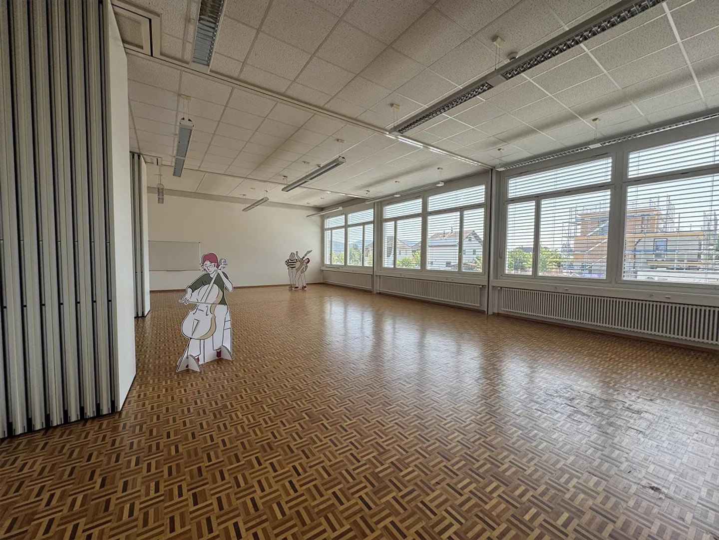 Locaux commerciaux avec diverses options d'utilisation - Photo 2 sur 5