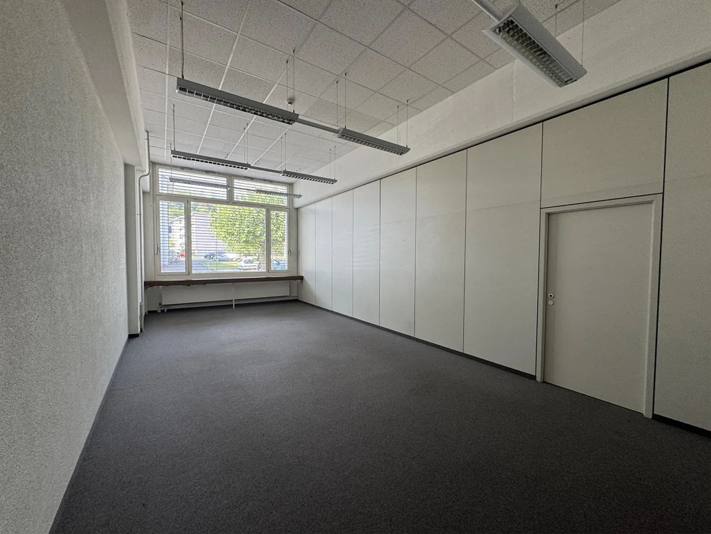 Locaux commerciaux avec diverses options d'utilisation - Photo 5 sur 5