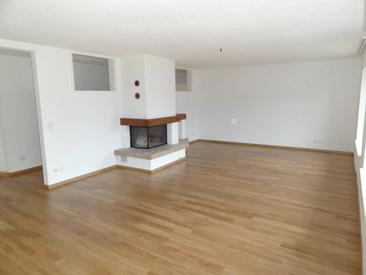 Grosszügige Wohnung im idyllischen Löhningen mit Cheminée! - Foto 3 von 8