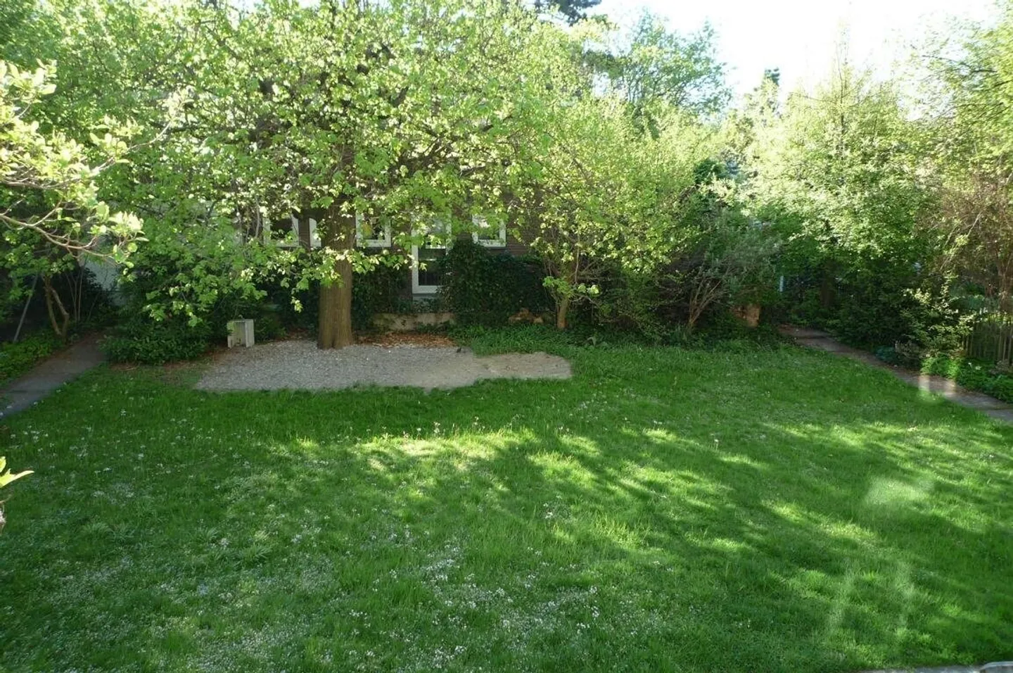 Attractive 4-room apartment in the best location! - Photo 2 of 10