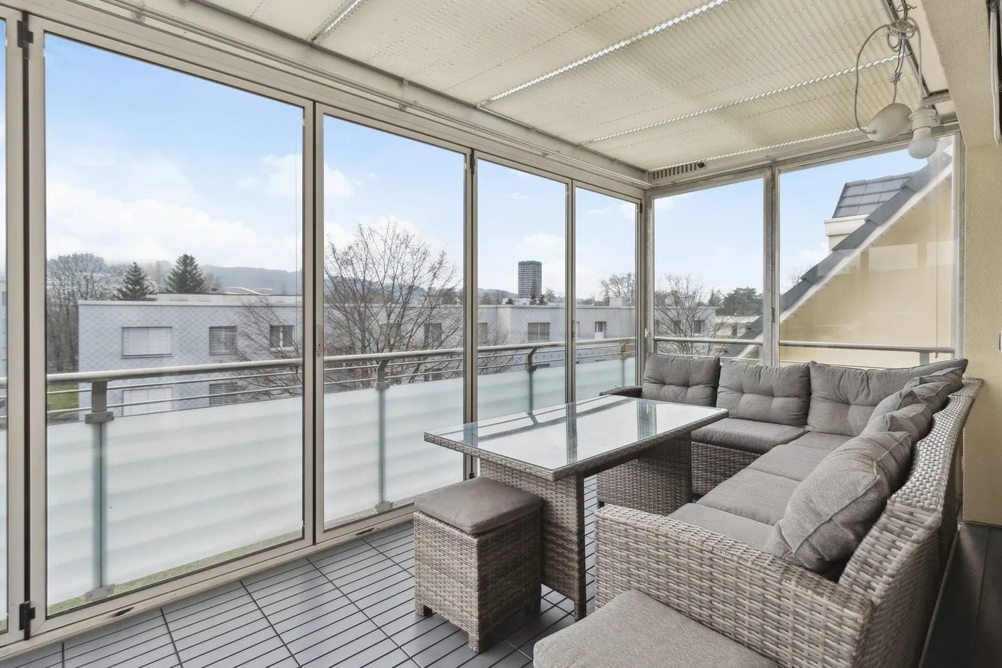 Exklusive 3,5-Zimmer-Wohnung nahe Zürich – modern & stilvoll - Foto 2 von 13