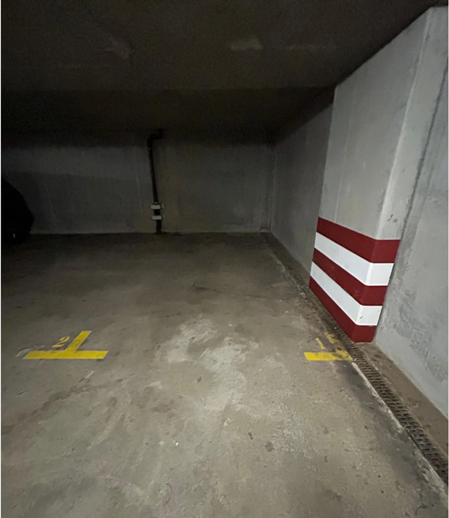 Posto auto interno cerca inquilino - Foto 2 di 2