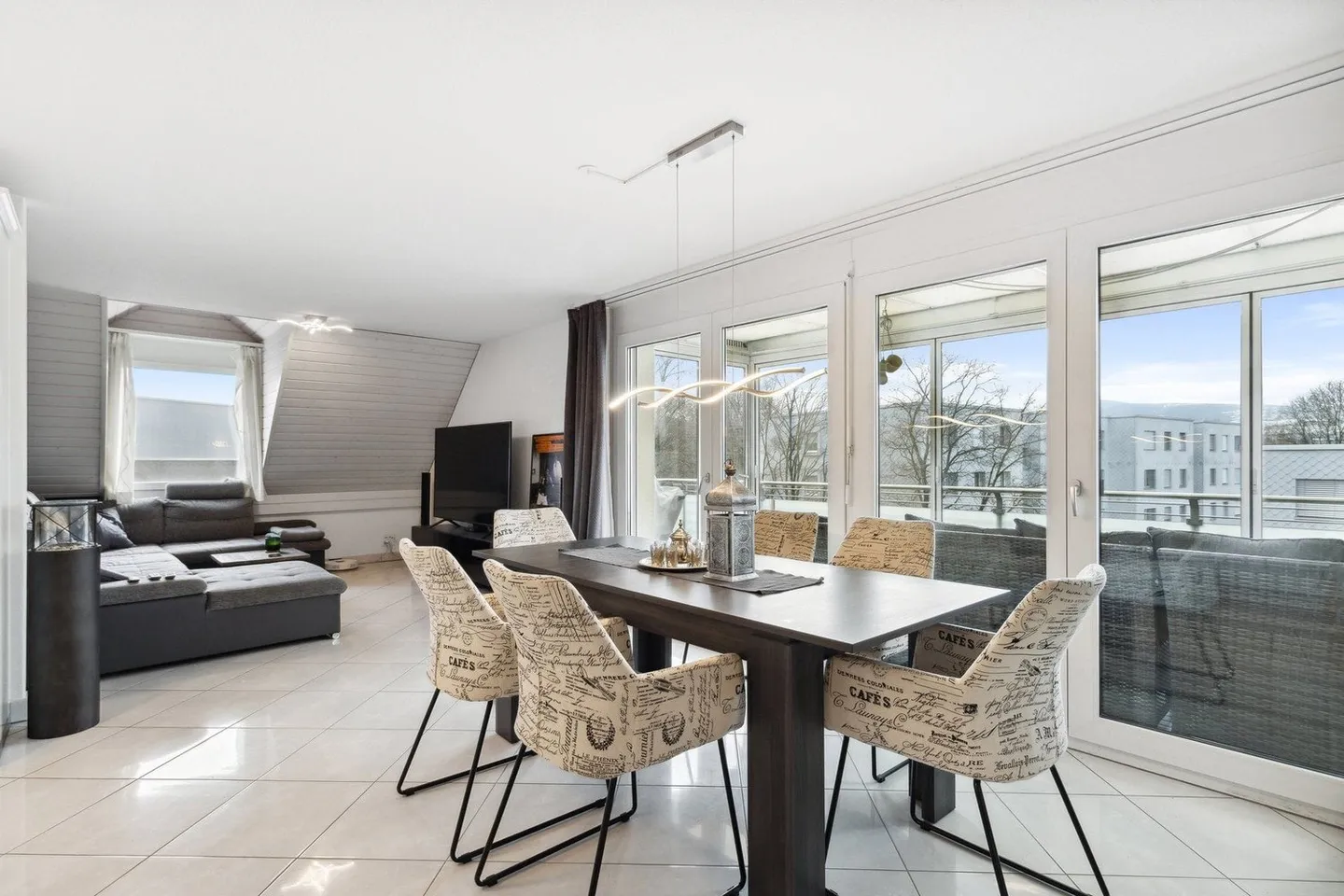 Exklusive 3,5-Zimmer-Wohnung nahe Zürich – modern & stilvoll - Foto 4 von 13