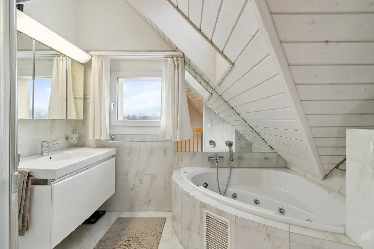 Exklusive 3,5-Zimmer-Wohnung nahe Zürich – modern & stilvoll - Foto 10 von 13