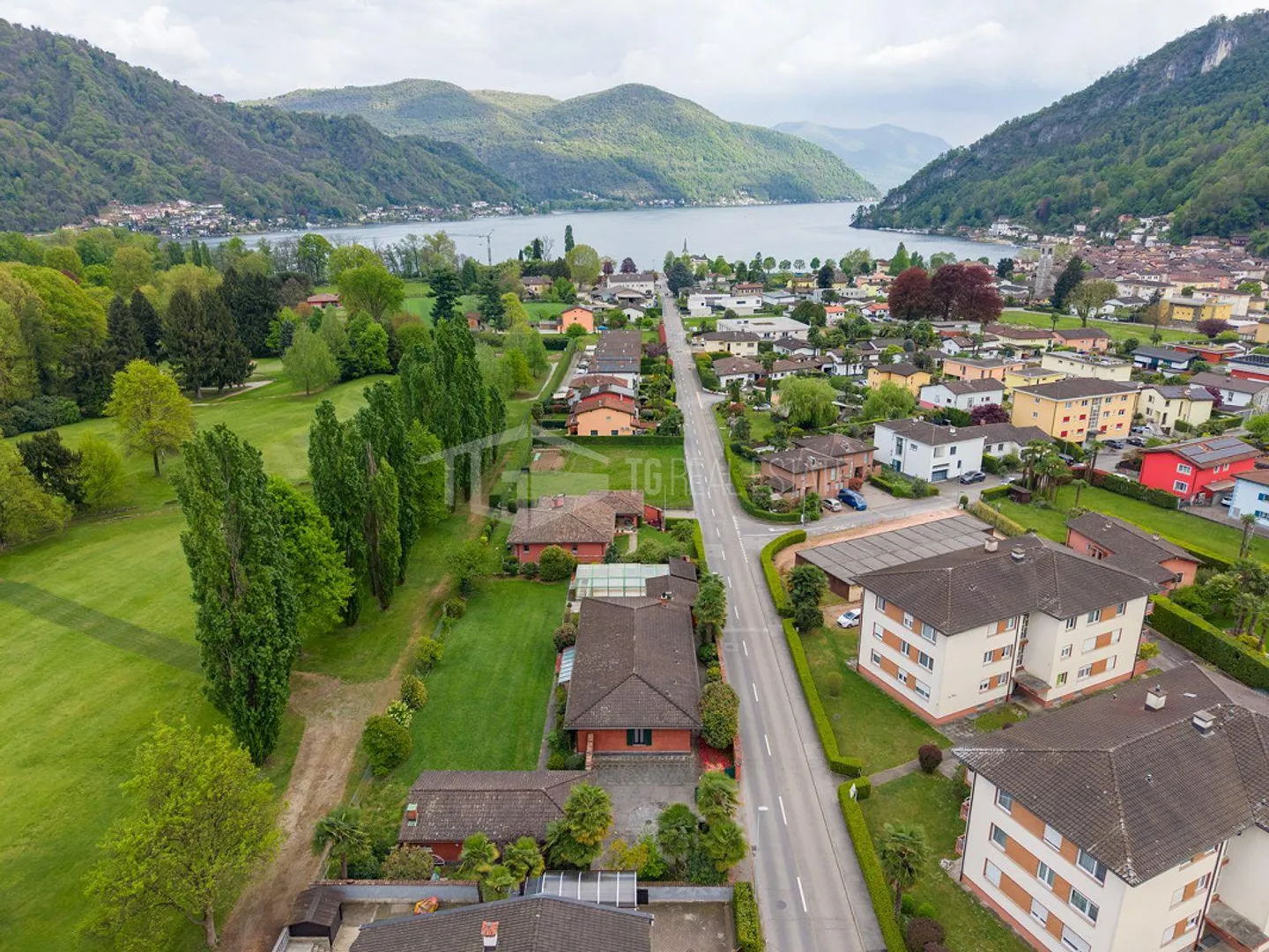5,5-ZIMMER-HAUS MIT GARTEN, SCHWIMMBAD UND NEBENGEBÄUDE - Foto 4 von 18