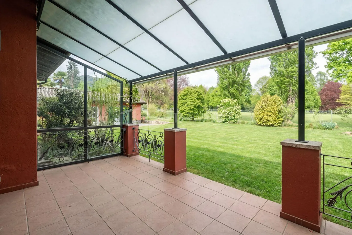5,5-ZIMMER-HAUS MIT GARTEN, SCHWIMMBAD UND NEBENGEBÄUDE - Foto 5 von 18