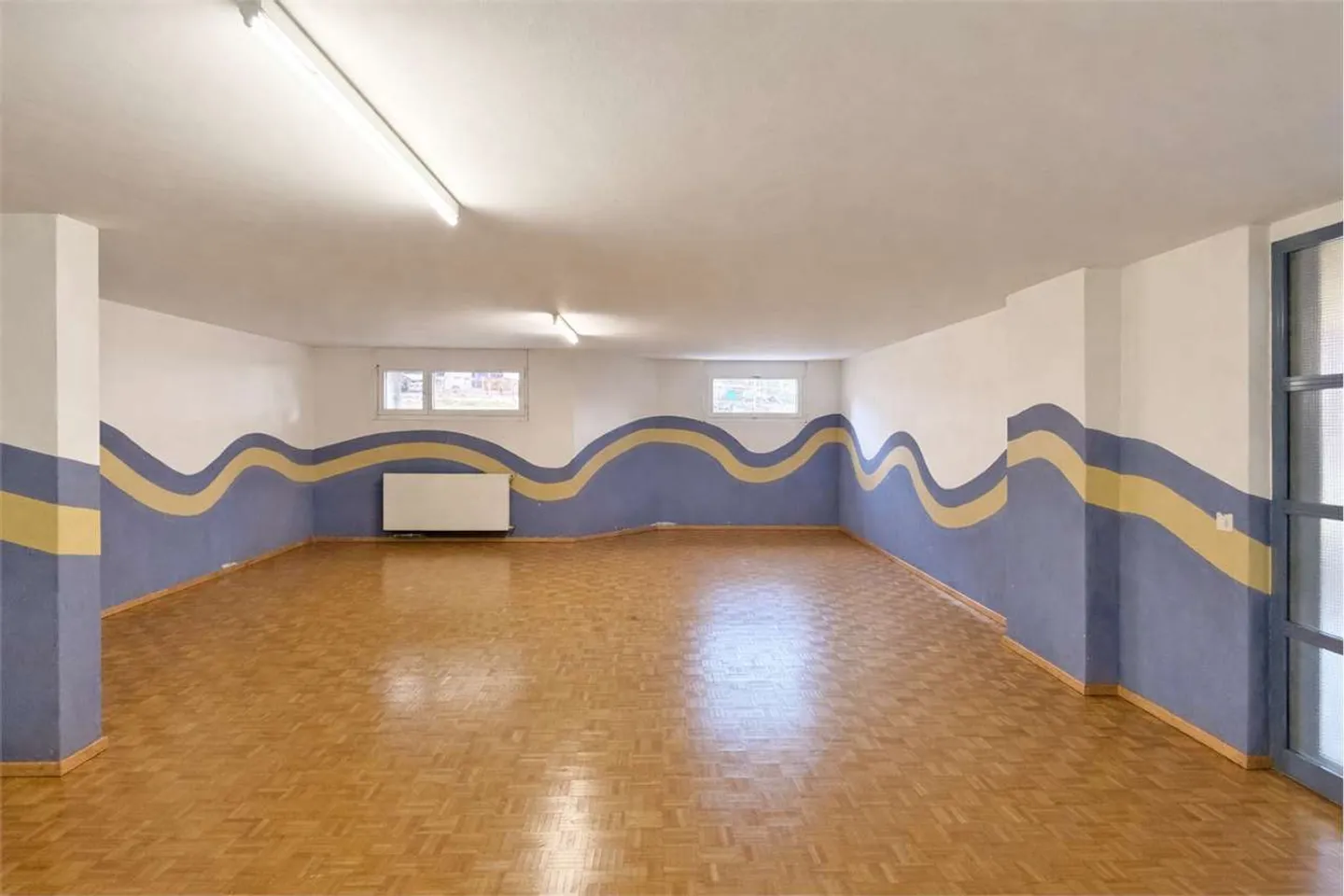 Espace polyvalent au rez-de-chaussée, chauffé et vitré - Photo 2 sur 3