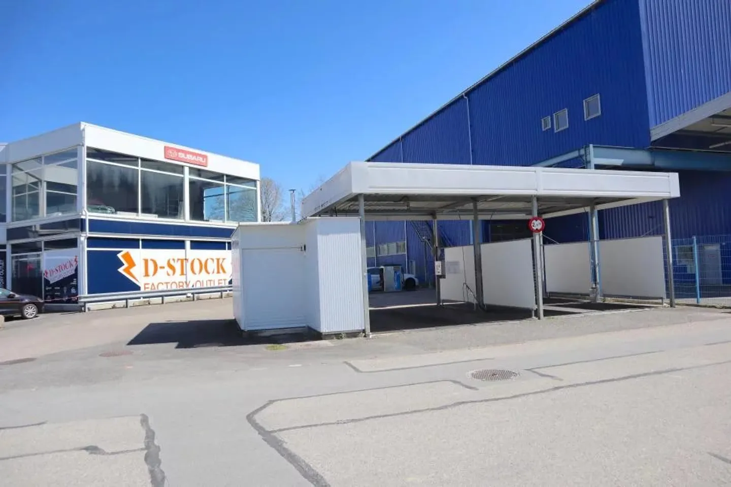 Commercial / artisanal building + 4.5 room apartment - Photo 2 of 3