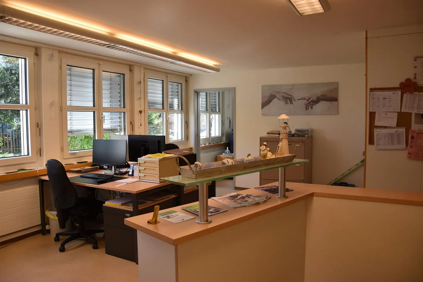 Bureau lumineux à louer dans un emplacement central à Spreitenbach - Photo 2 sur 7
