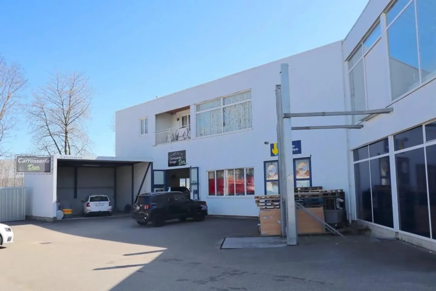 Commercial / artisanal building + 4.5 room apartment - Photo 3 of 3