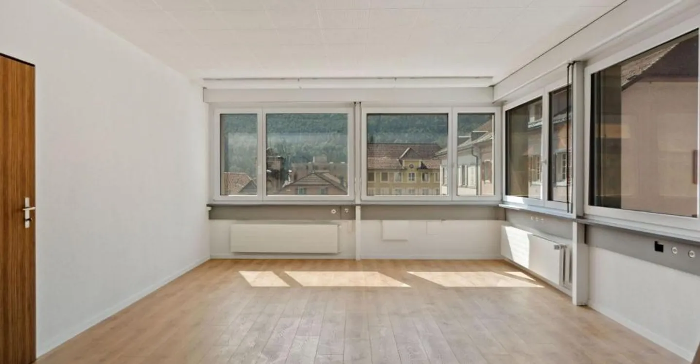 St-Imier, ideally located office / cabinet, surface from 27m2 - Photo 4 of 12