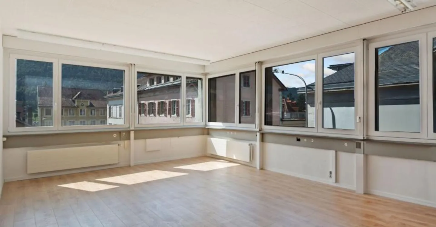St-Imier, ideally located office / cabinet, surface from 27m2 - Photo 1 of 12