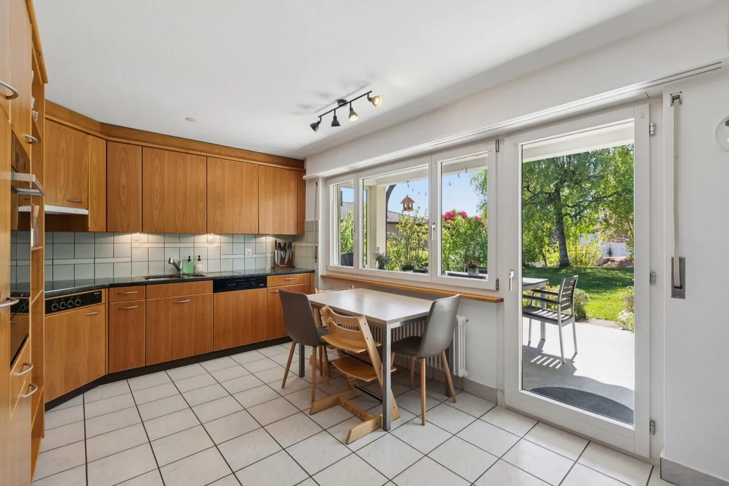 Merveilleux paradis familial avec appartement - Photo 3 sur 7