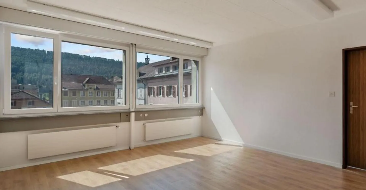 St-Imier, ideally located office / cabinet, surface from 27m2 - Photo 9 of 12