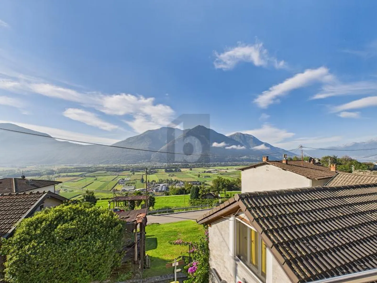Charmant in sonniger Lage mit Aussicht - Foto 2 von 3