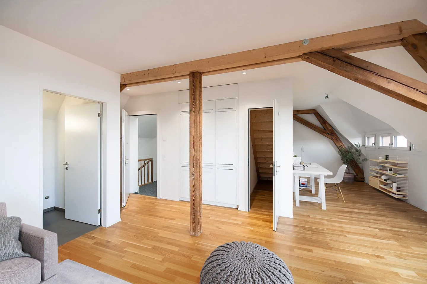 Charming 4.5 Room Maisonette Apartment in Schaffhausen - Photo 3 of 12