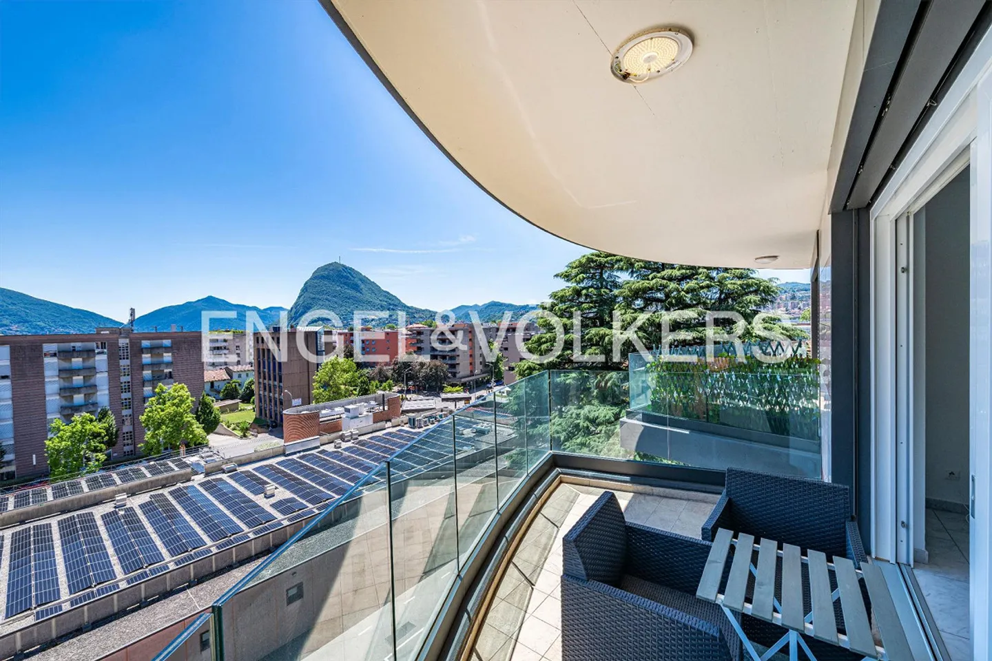 Magnifique terrasse sur le toit avec vue sur le lac - Photo 4 sur 13