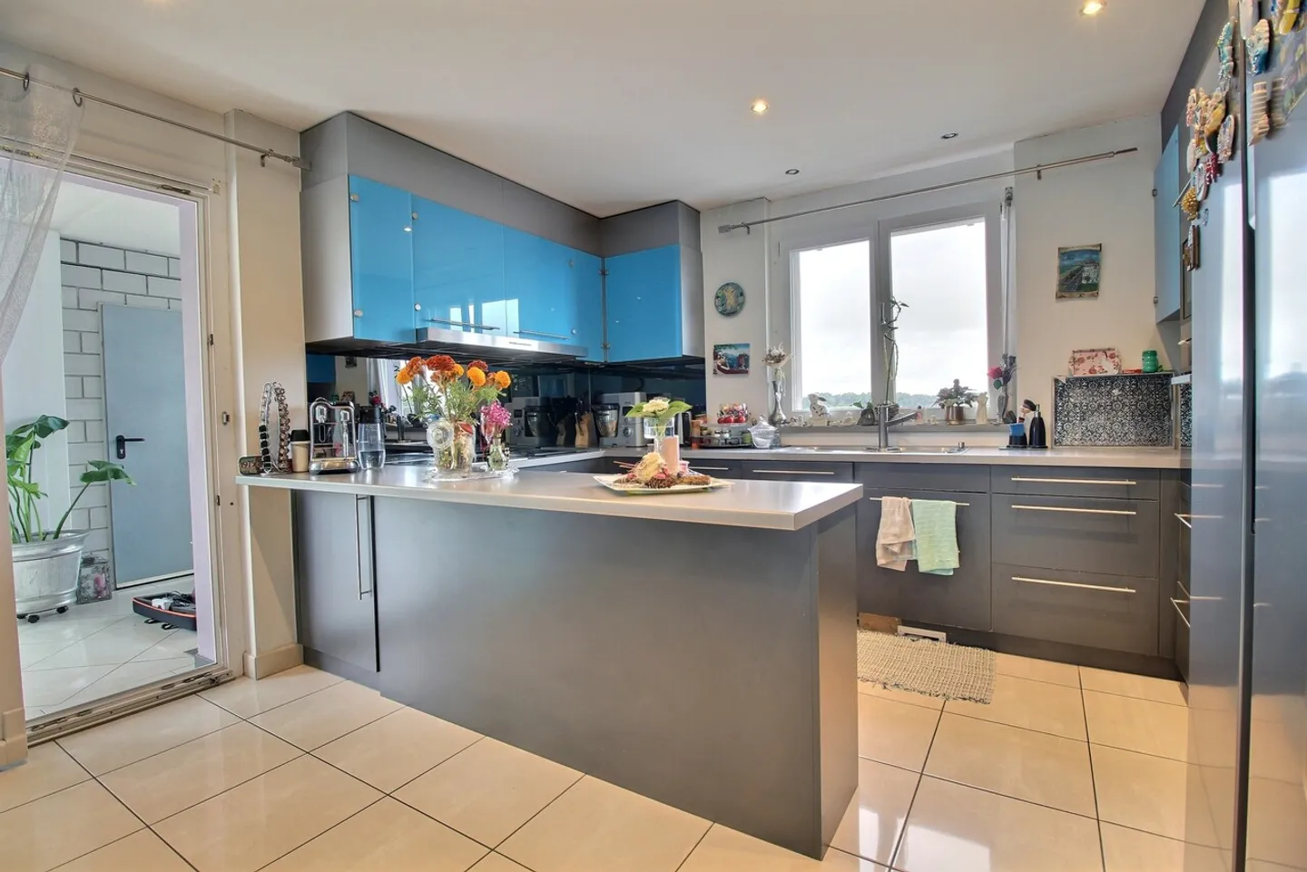 Spacious Family House - Photo 4 of 14