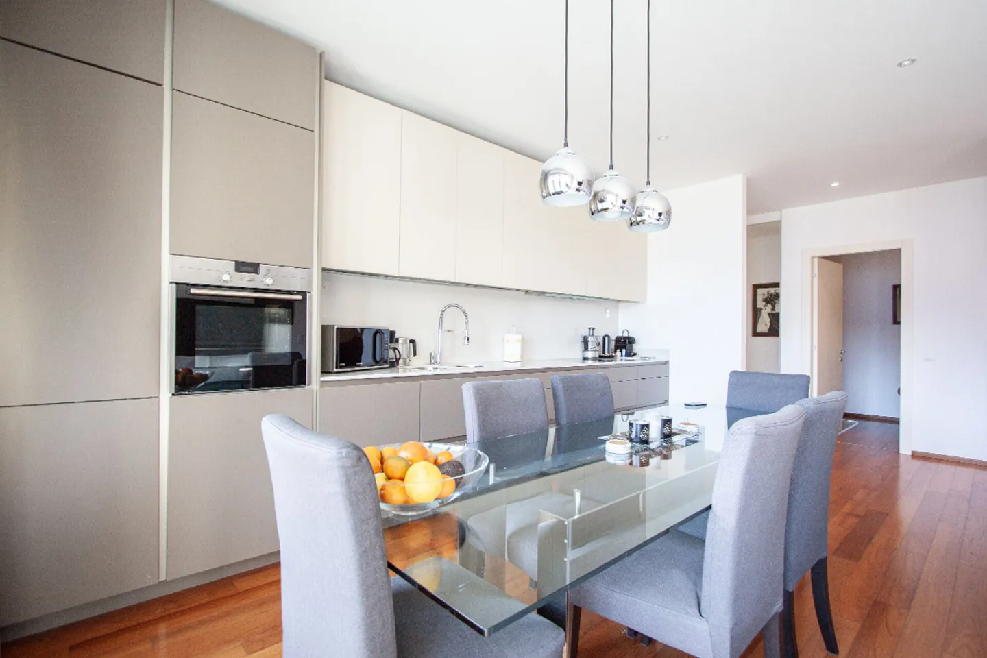 Moderno appartamento con vista lago in zona tranquilla - Foto 2 di 12