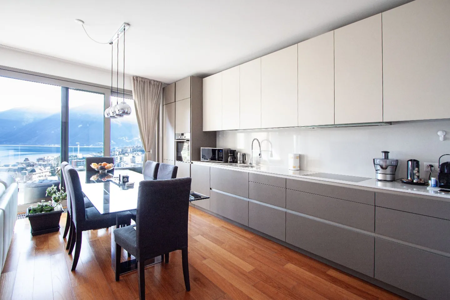 Moderno appartamento con vista lago in zona tranquilla - Foto 3 di 12