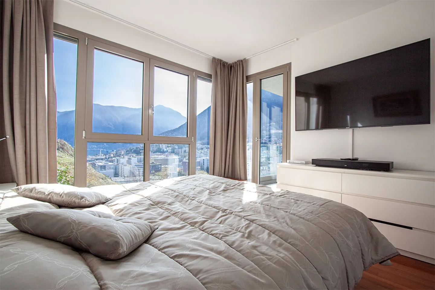 Moderno appartamento con vista lago in zona tranquilla - Foto 5 di 12