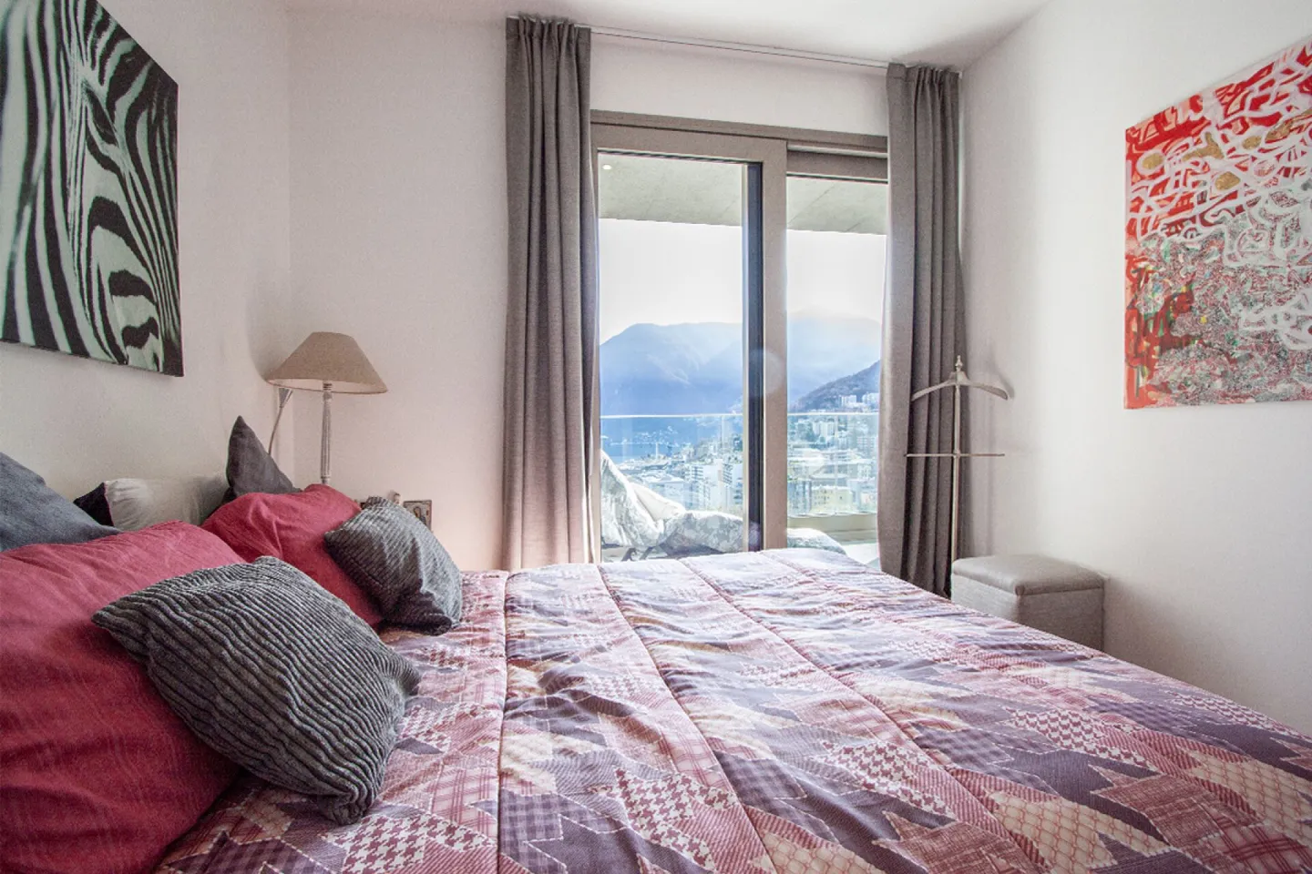 Moderno appartamento con vista lago in zona tranquilla - Foto 6 di 12
