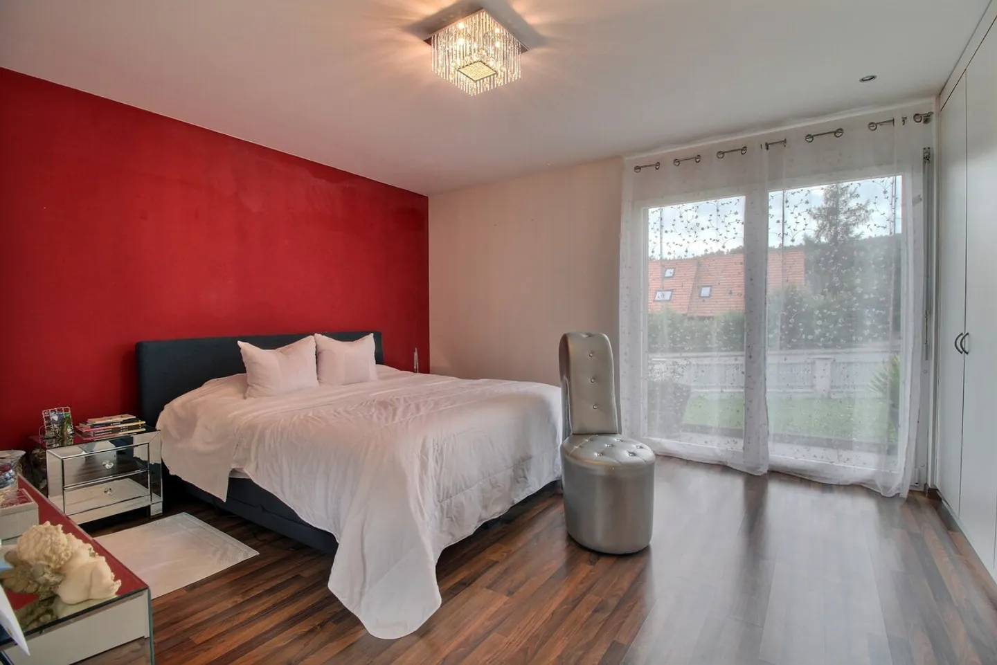 Spacious Family House - Photo 7 of 14