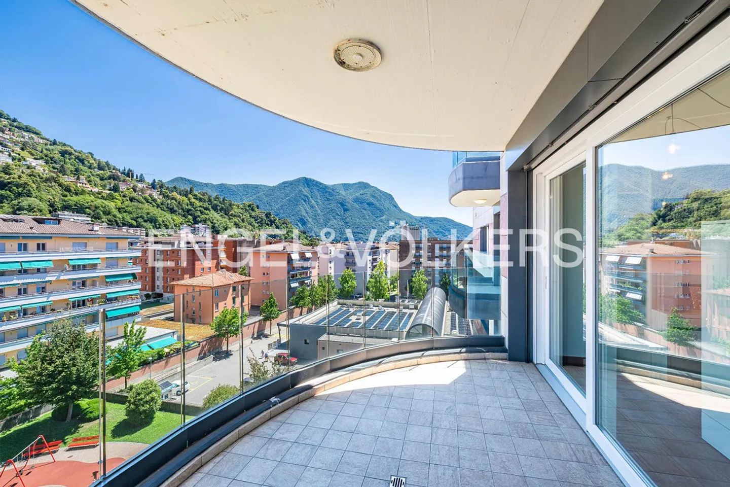 Magnifique terrasse sur le toit avec vue sur le lac - Photo 7 sur 13