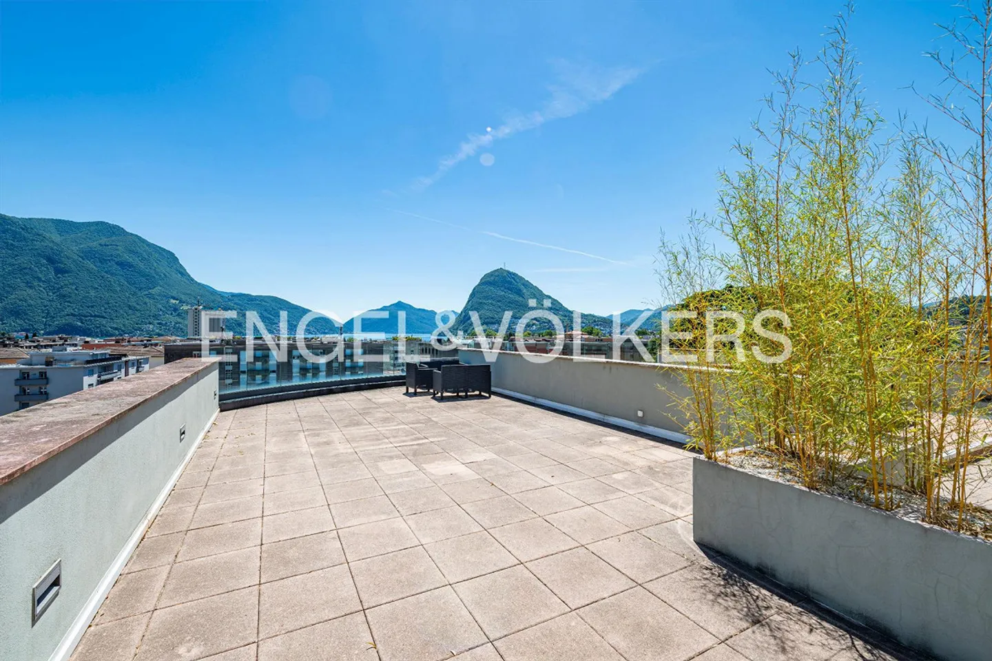 Magnifique terrasse sur le toit avec vue sur le lac - Photo 13 sur 13