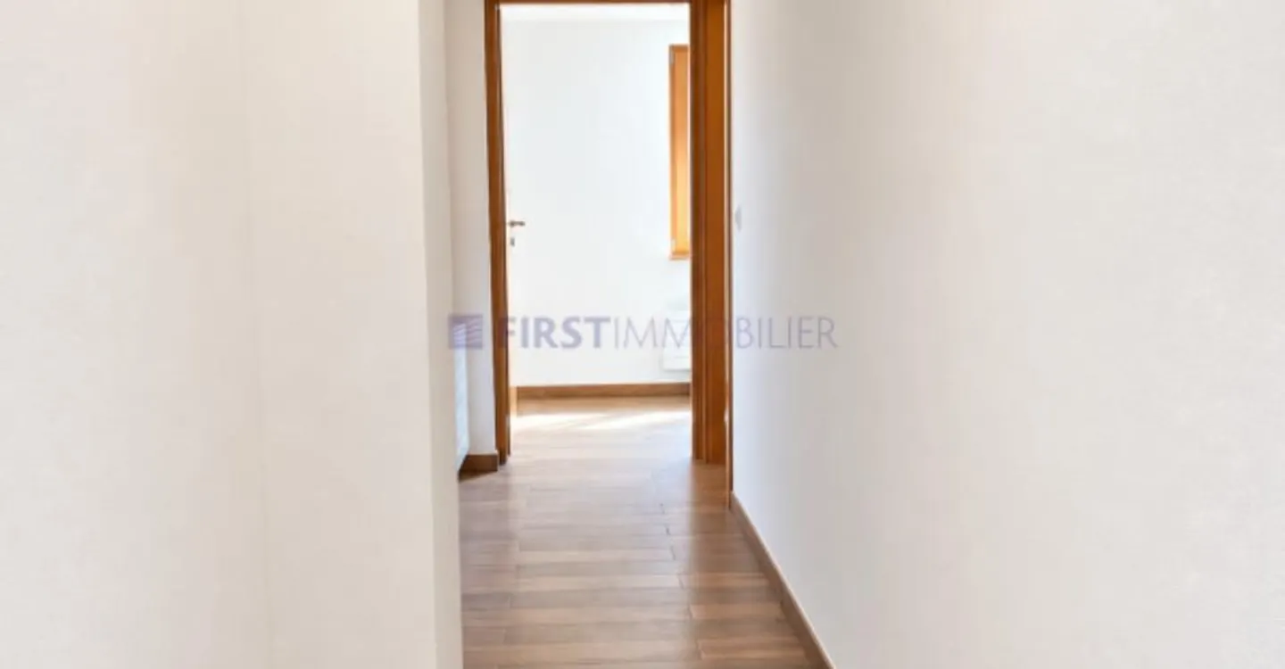 Appartement spacieux avec terrasse - Photo 7 sur 12