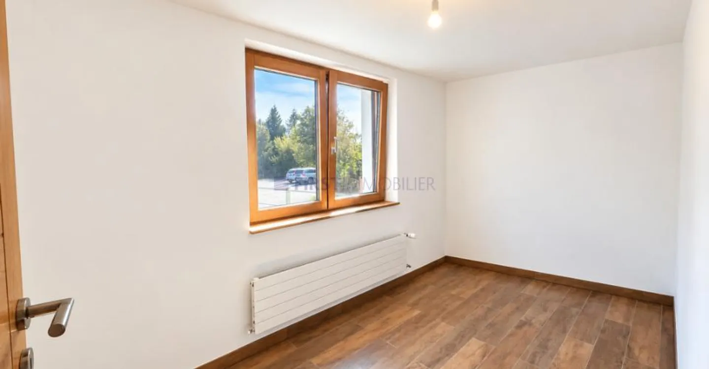 Appartement spacieux avec terrasse - Photo 8 sur 12