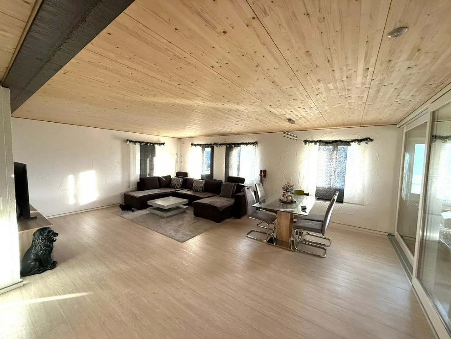 Living in Nature – 3.5-Room Apartment in a Two-Family House - Photo 2 of 8