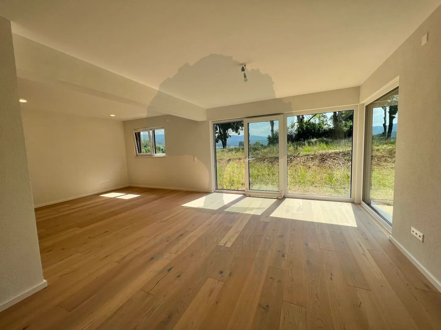 Charming family home with 4.5 rooms and beautiful volumes - Photo 8 of 32