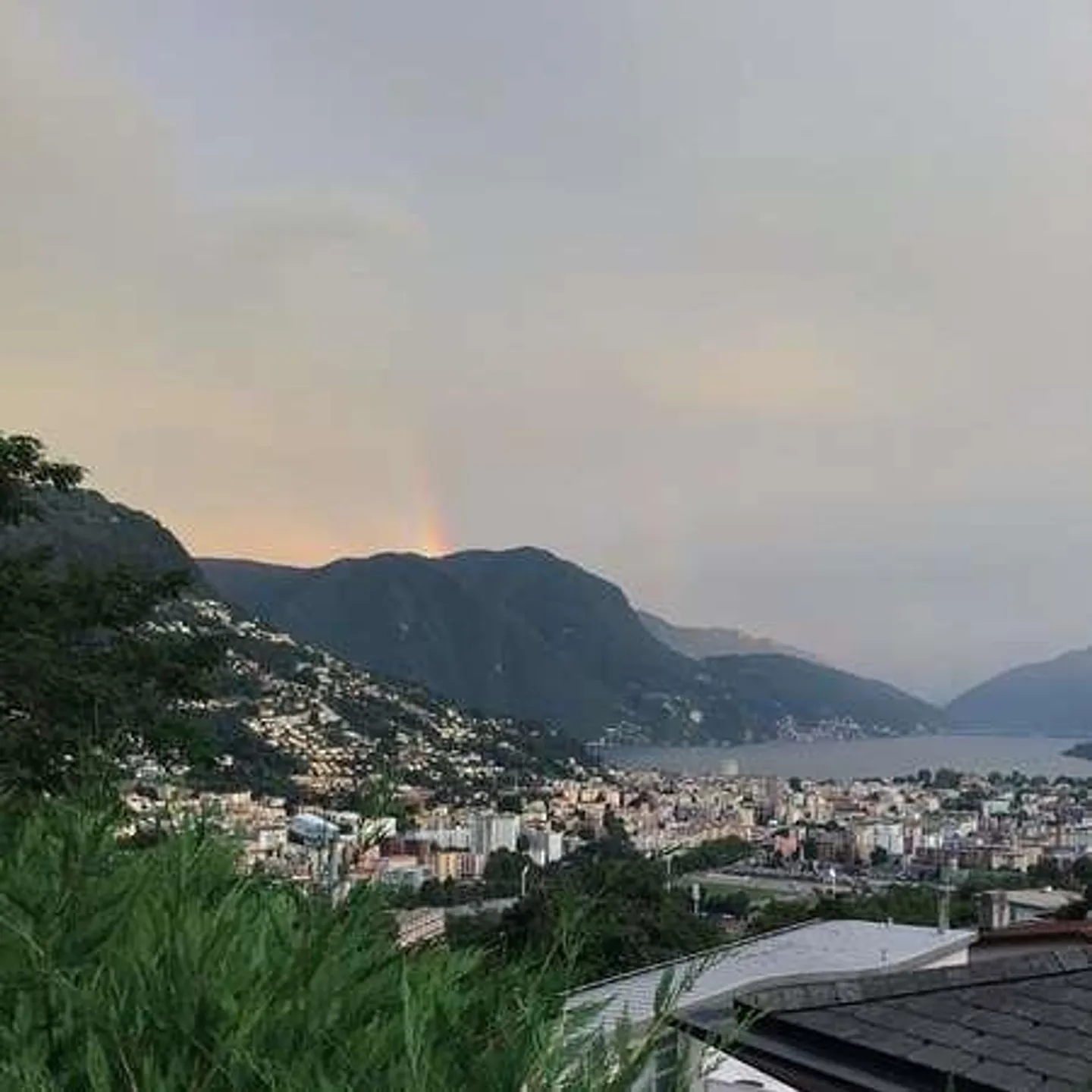 Exclusive residential complex with lake view on the hills of Lugano - Photo 1 of 2
