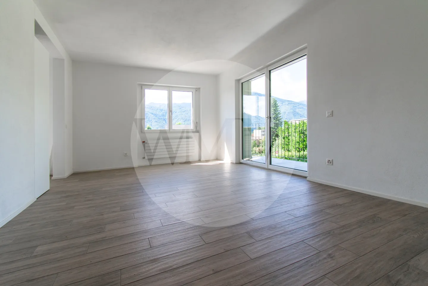 APPARTAMENTO LUMINOSO IN UNA ZONA BEN COLLEGATA - Foto 8 di 12
