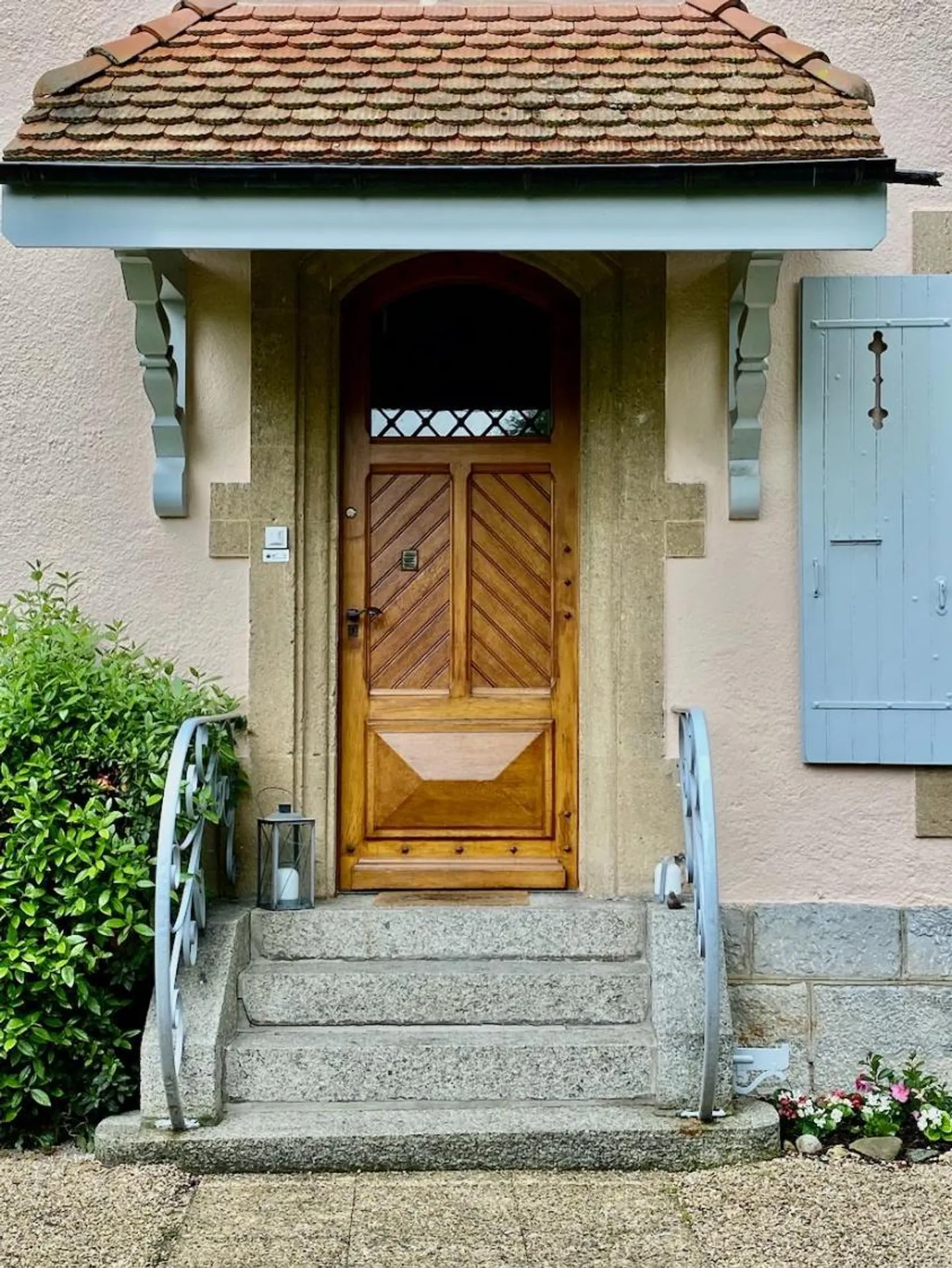 6-room house - Photo 1 of 4