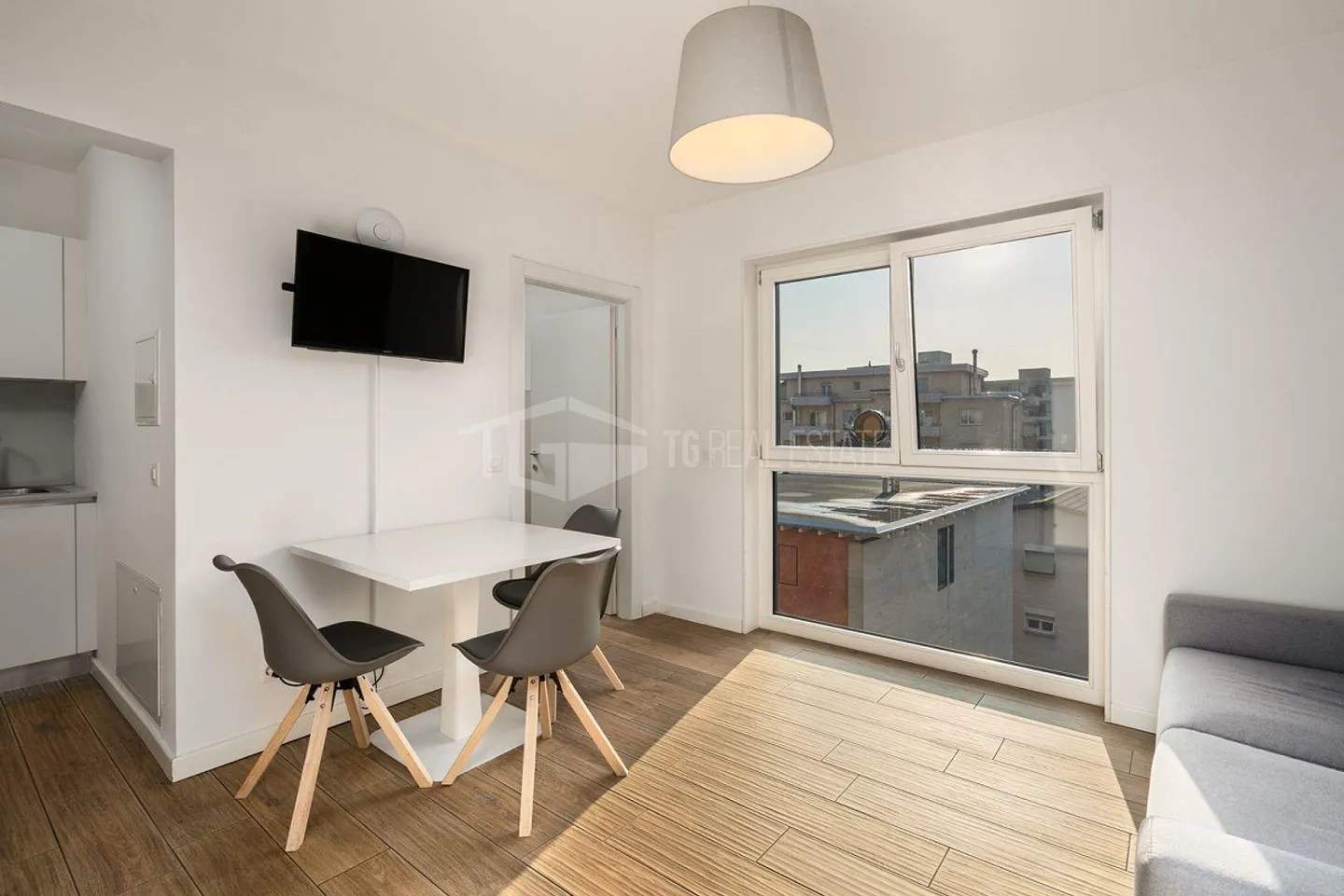 FURNISHED TWO-ROOM APARTMENT IN A WELL-MAINTAINED AREA - Photo 4 of 7