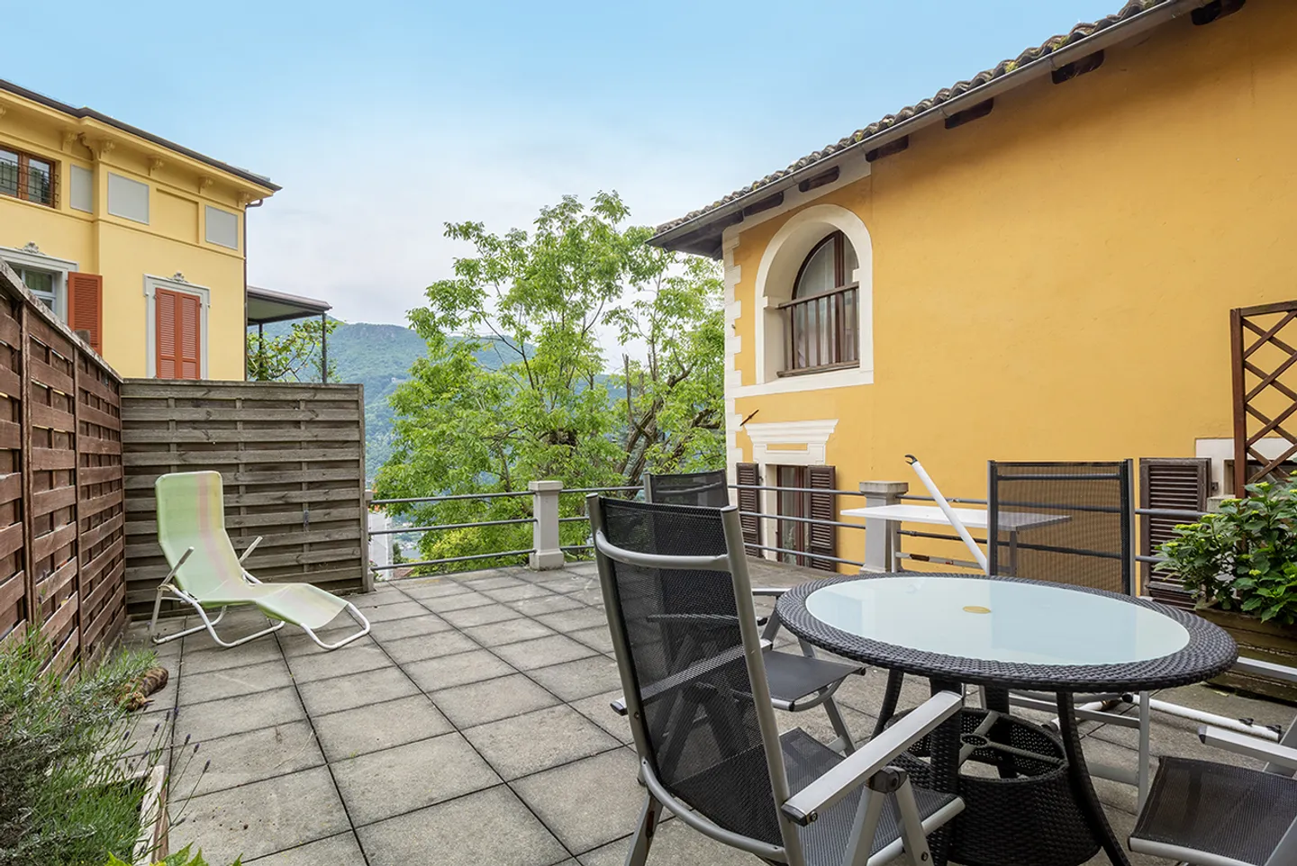 Haus mit zwei Wohnungen - Foto 1 von 8