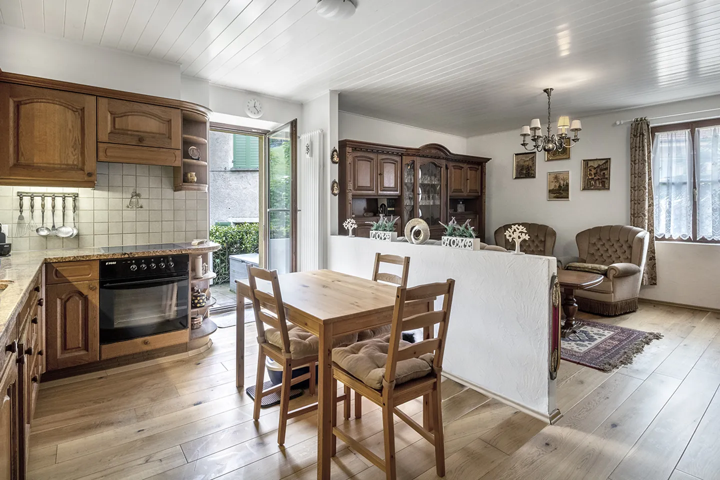 Haus mit zwei Wohnungen - Foto 2 von 8