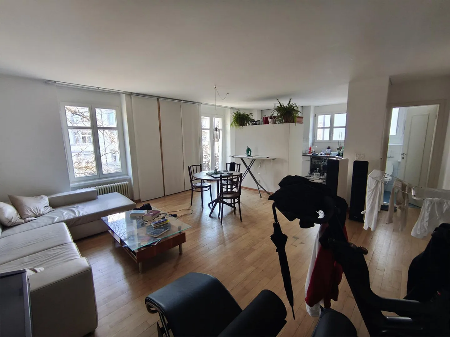 Sublet 3.5 Room Apartment Mid January - May - Photo 2 of 4