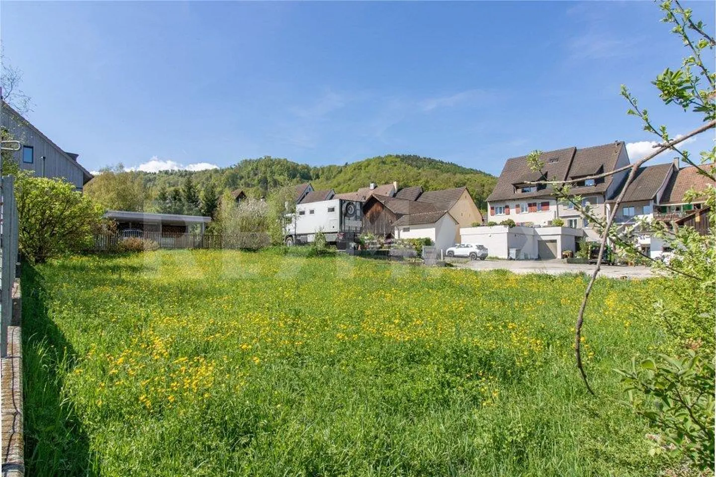 600 m² Building Land in a Tranquil Location - Photo 3 of 4